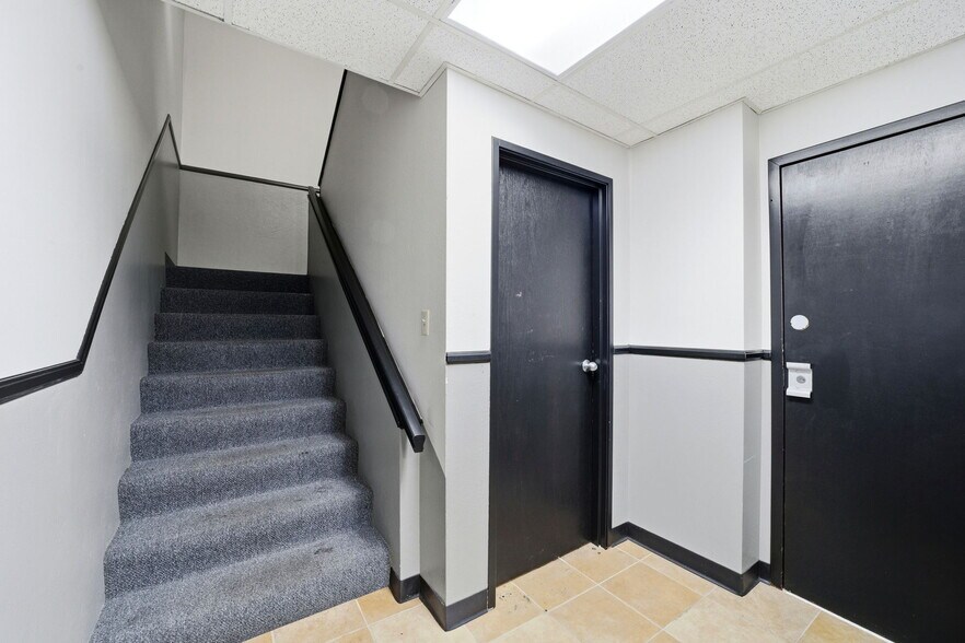 More Photos Of 225 S Academy Blvd, Colorado Springs Office For Sale