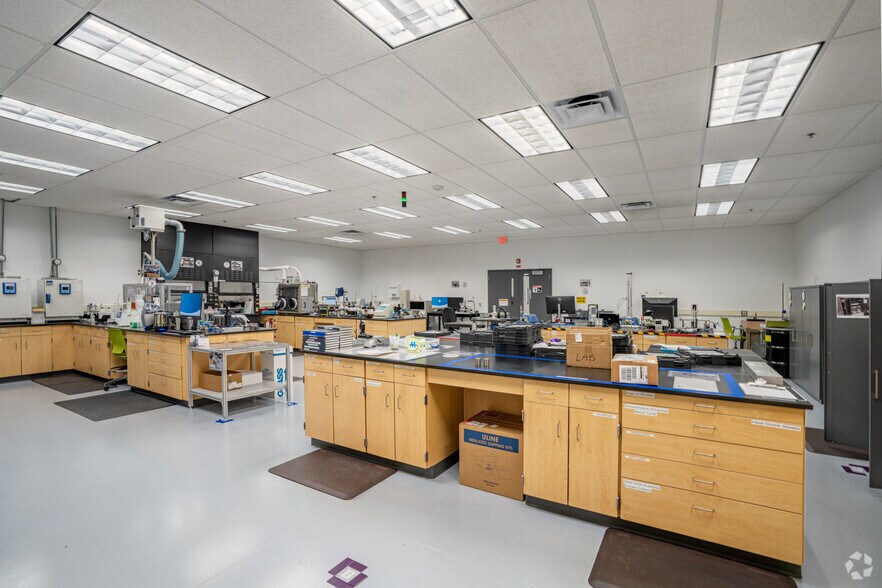 More Photos Of 2700 S Saginaw Rd, Midland Manufacturing For Sale