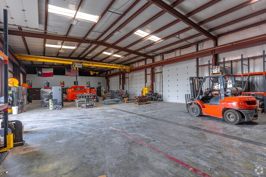 More Photos Of 8913 Interstate 20, Midland Warehouse For Lease