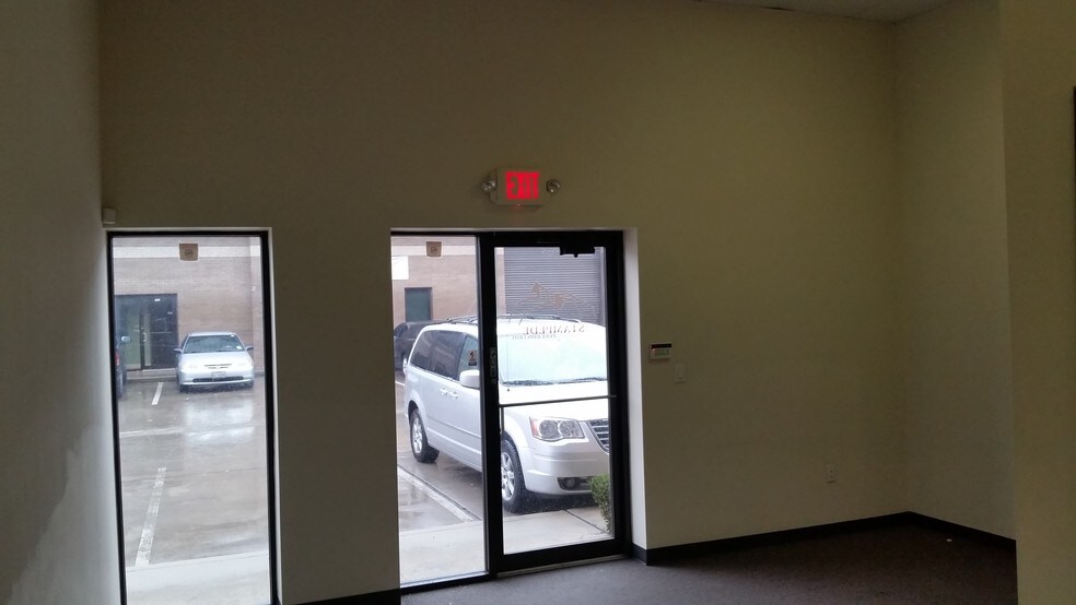 More Photos Of 5829 W Sam Houston Pky N, Houston Light Distribution For Lease
