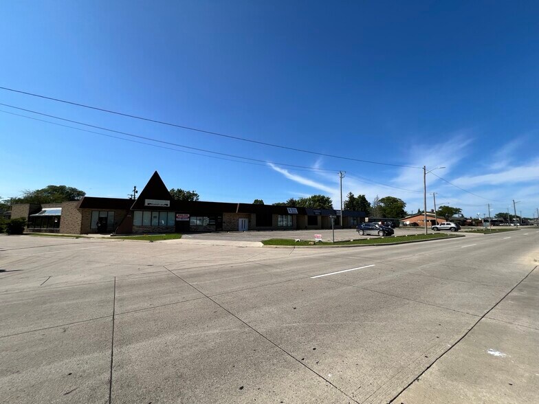 More Photos Of 22001-22027 Kelly Rd, Eastpointe Office For Lease