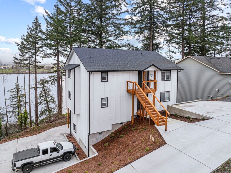 More Photos Of 572 Columbia St, Cathlamet Apartments For Sale