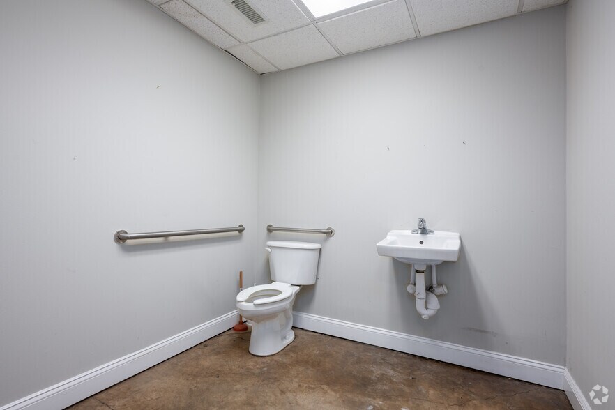 More Photos Of 325 N Main St, High Point Office For Sale