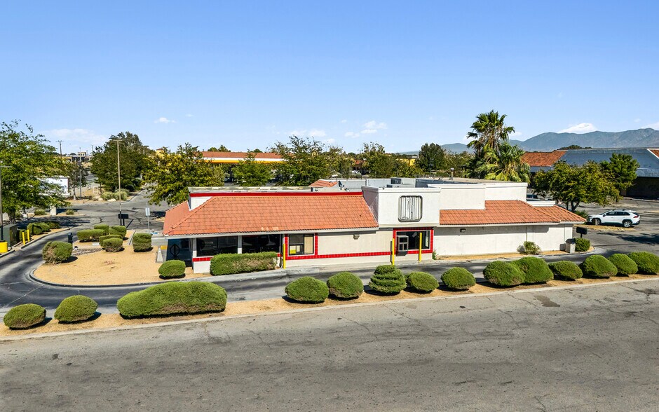 More Photos Of 2606 E Palmdale Blvd, Palmdale Fast Food For Sale