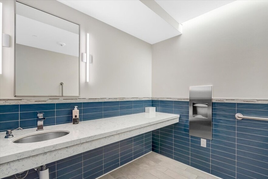 More Photos Of 4220 King St, Alexandria Office For Sale