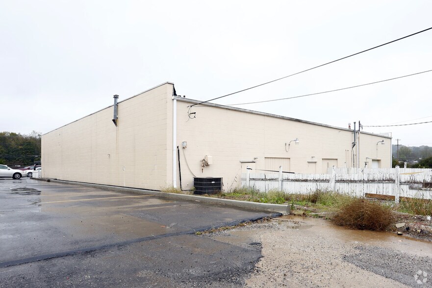 More Photos Of 280-328 E Main St, Mansfield Unknown For Lease