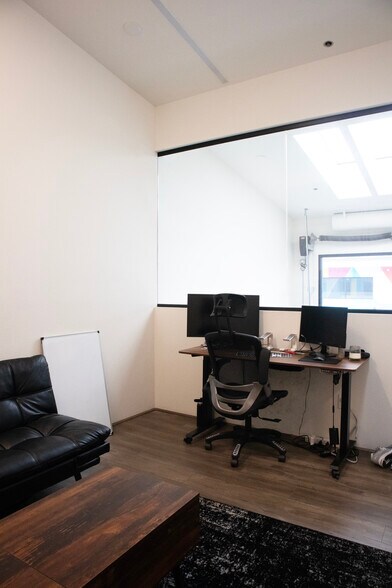 More Photos Of 1633-1639 Electric Ave, Venice Light Manufacturing For Lease