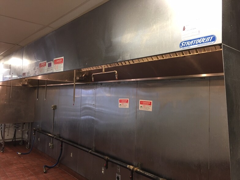 More Photos Of 800 W Walnut St, Watseka Fast Food For Lease