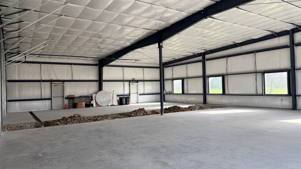 More Photos Of 1624 Hill Ave, Dickinson Storefront Retail Office For Lease