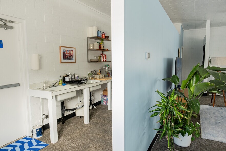 More Photos Of 2174 S Main St, Salt Lake City Manufacturing For Lease