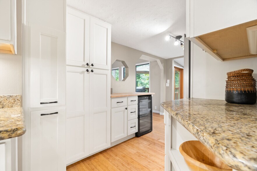 More Photos Of 1824 SW Greenway Cir, West Linn Specialty For Sale
