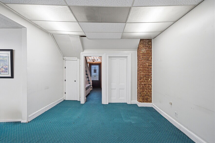 More Photos Of 147 N Ocean Ave, Patchogue Office For Sale