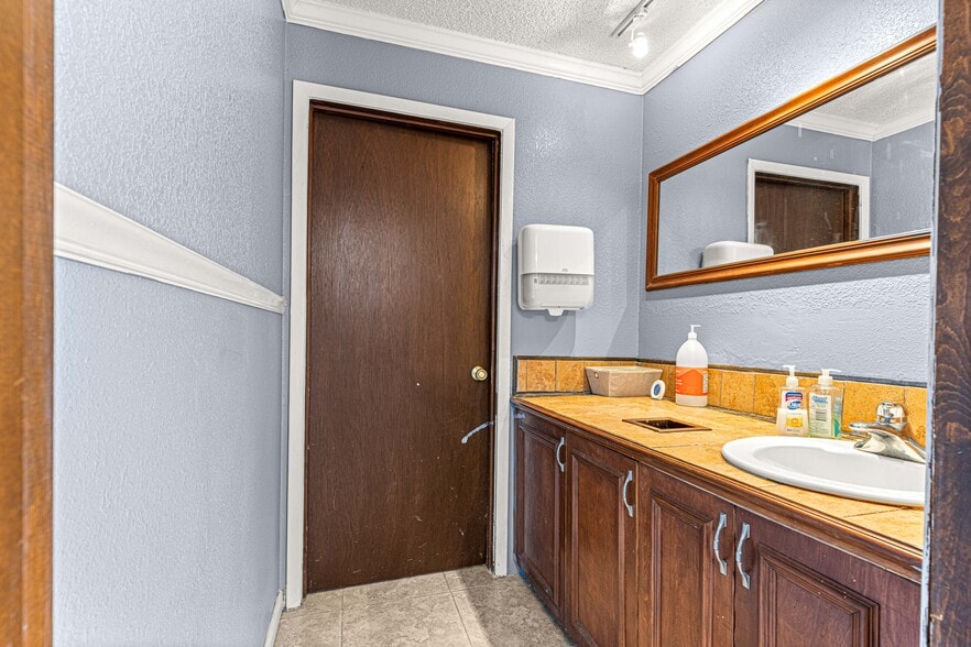 More Photos Of 484 Emerald Rd, Ocala Religious Facility For Sale