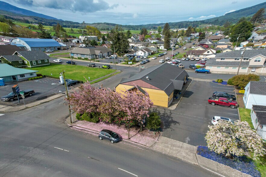 More Photos Of 915 Main Ave, Tillamook Veterinarian Kennel For Lease