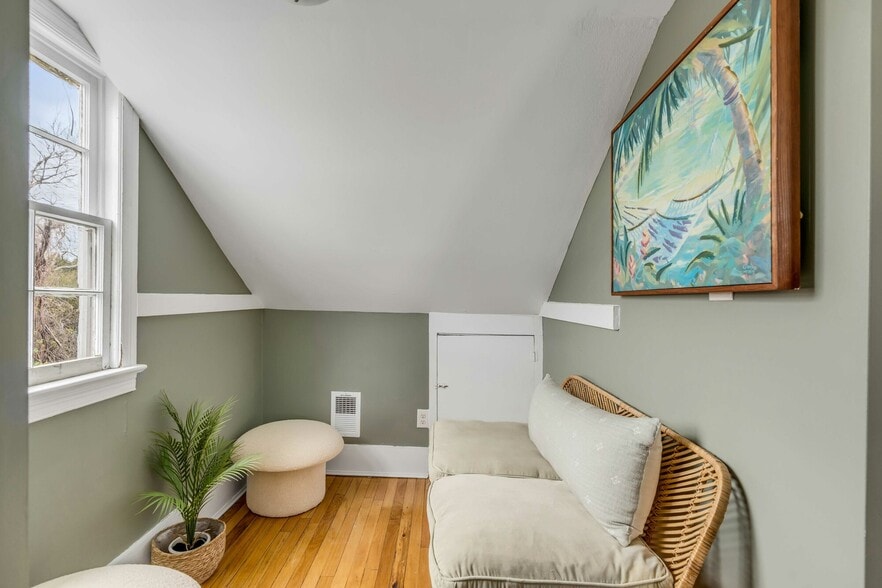 More Photos Of 140 Spring St, Charleston Hospitality For Sale