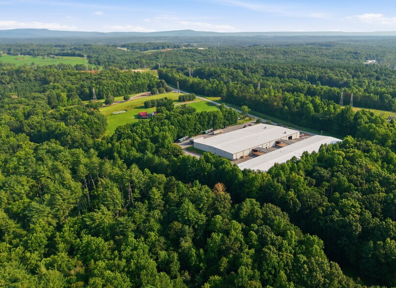 More Photos Of 296 Gentry Rd, Elkin Warehouse For Sale