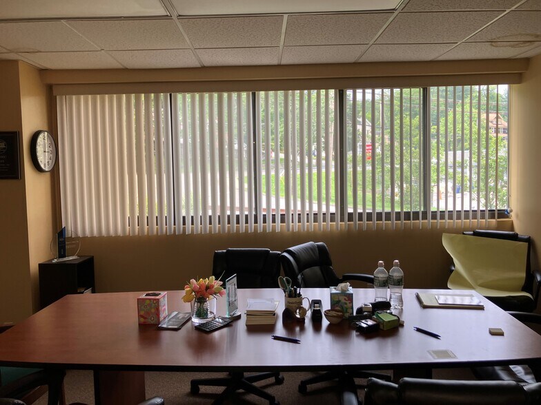 More Photos Of 141 N State Rd, Briarcliff Manor Village Medical For Lease