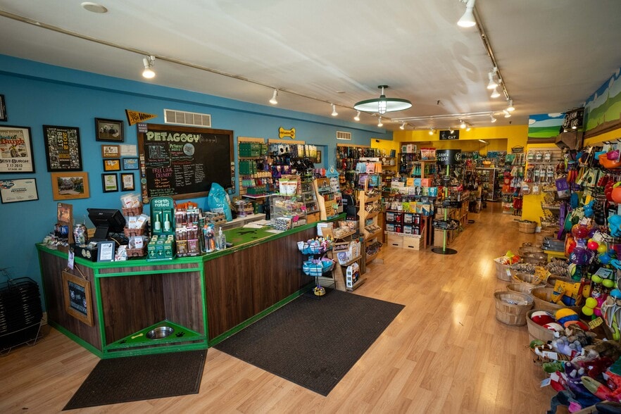 More Photos Of 5880 Ellsworth Ave, Pittsburgh Storefront Retail Office For Lease