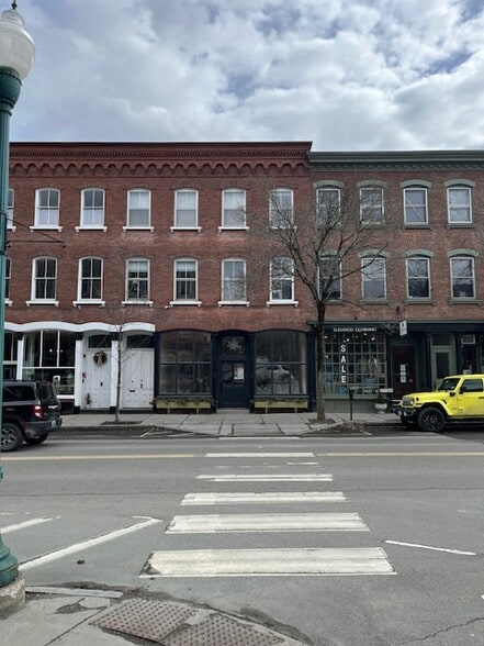 More Photos Of 19 Central St, Woodstock Restaurant For Lease