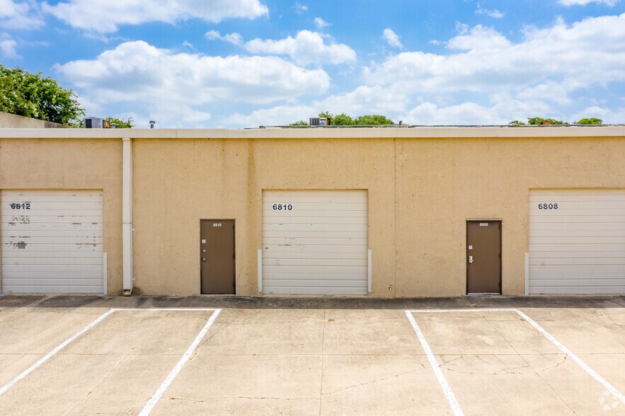 More Photos Of 6850-6862 Alamo Downs Pky, San Antonio Flex For Lease