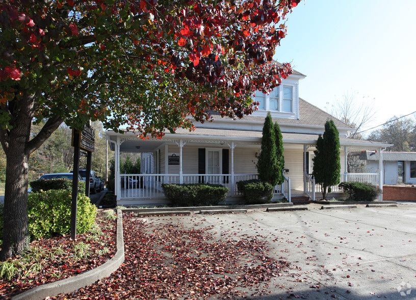 More Photos Of 208 S Hill St, Buford Office Residential For Lease
