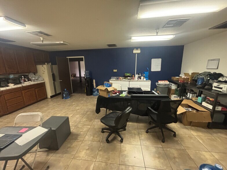 More Photos Of 6917 Mccomber St, Sacramento Warehouse For Sale