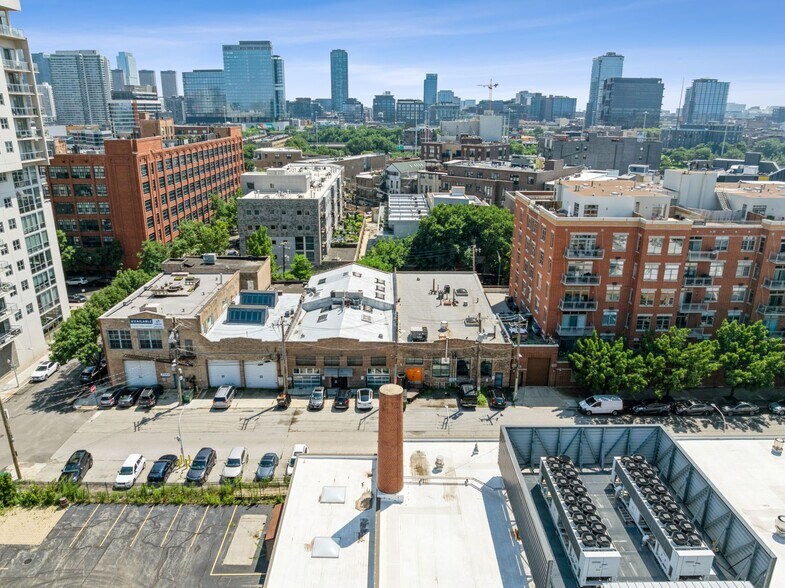 More Photos Of 942-944 W Huron St, Chicago General Retail For Sale