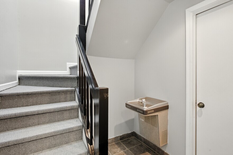 More Photos Of 4800 Joslyn Rd, Lake Orion Light Manufacturing For Sale