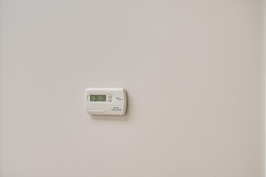 More Photos Of 894 Green St, Iselin Office For Lease