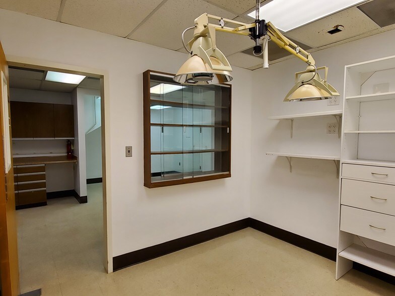 More Photos Of 720 Jackson St, Herndon Medical For Lease