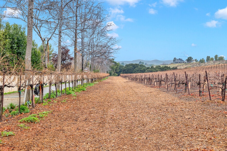 More Photos Of 12117 Sierra Hwy, Santa Clarita Hotel For Sale
