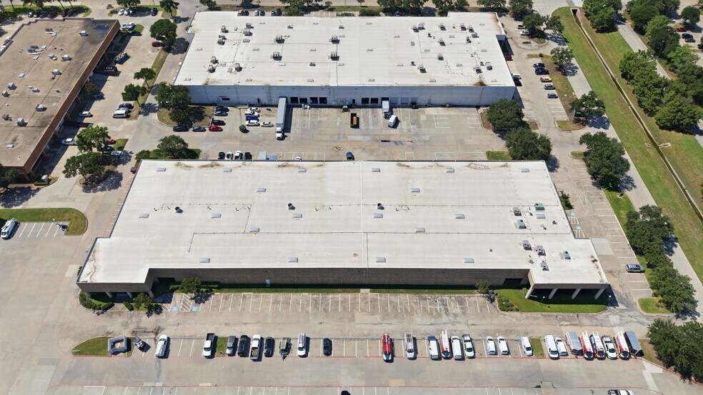More Photos Of 13755-13775 Benchmark Dr, Farmers Branch Warehouse For Lease