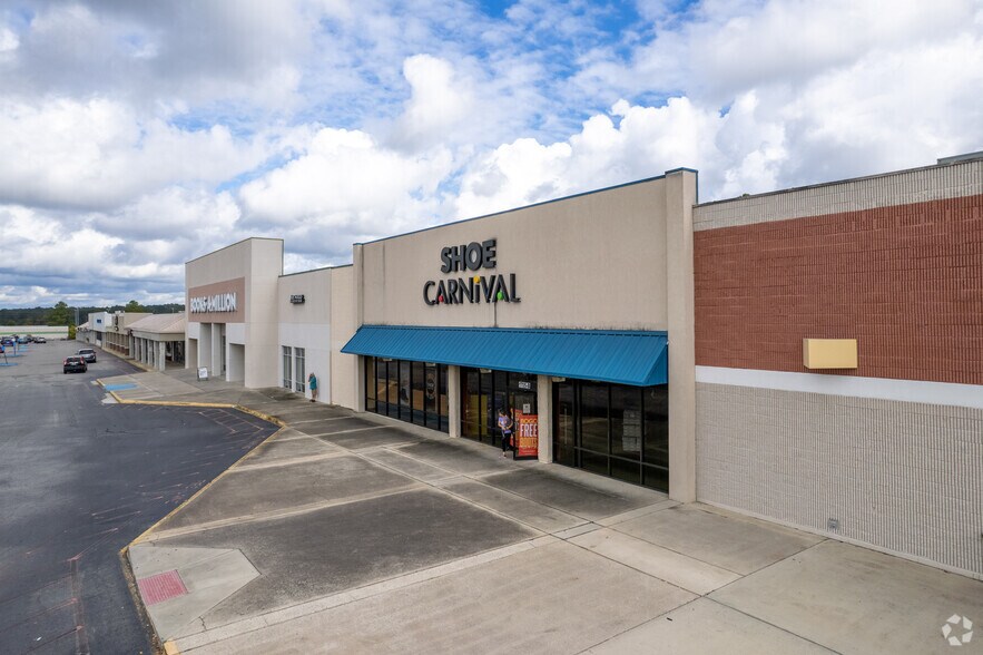 More Photos Of 1707-1729 Norman Dr, Valdosta General Retail For Lease