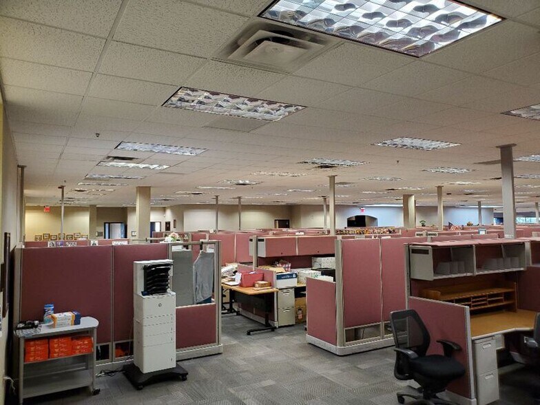More Photos Of 4750 S Garnett Rd, Tulsa Office For Sale
