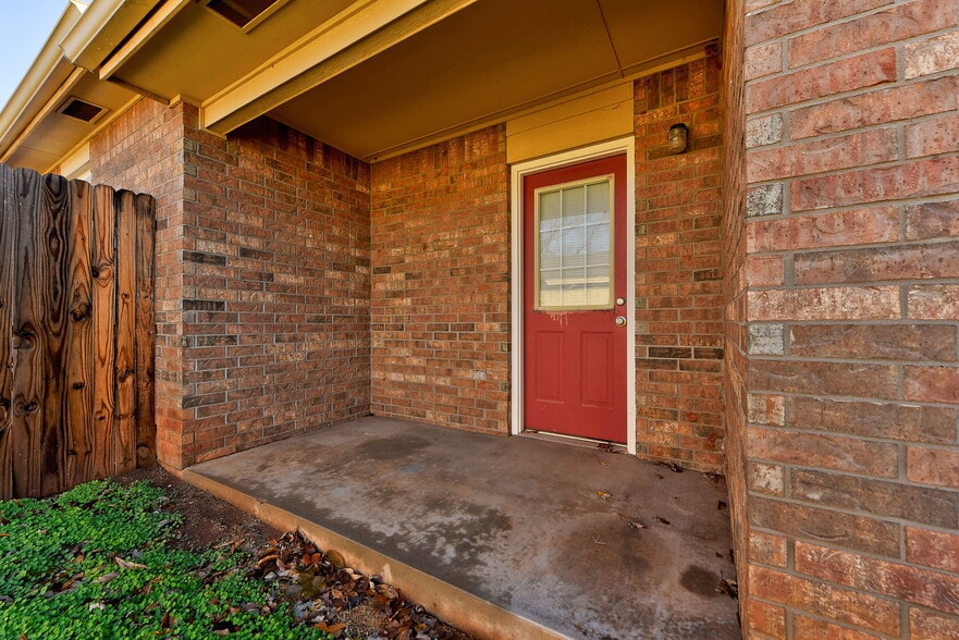 More Photos Of 713 S Locust St, Guthrie Apartments For Sale
