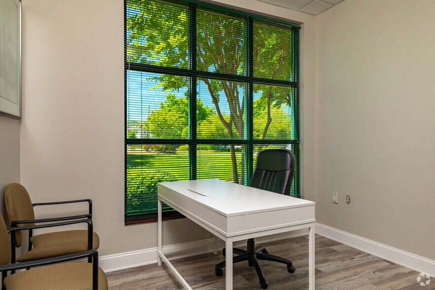 More Photos Of 204 Muirs Chapel Rd, Greensboro Office For Lease