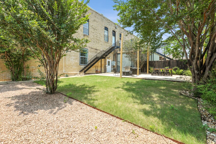More Photos Of 4 Depot st, Elgin Hotel For Sale