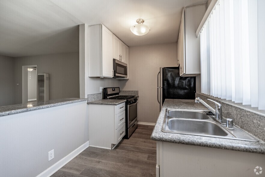 More Photos Of 125 Ximeno Ave, Long Beach Apartments For Sale