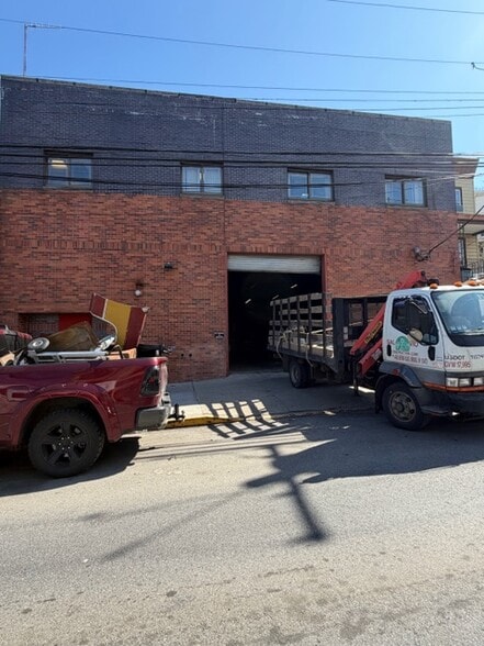 More Photos Of 4418 Bronx Blvd, Bronx Warehouse For Lease