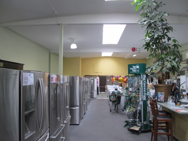 More Photos Of 2524 Shattuck Ave, Berkeley Storefront For Lease