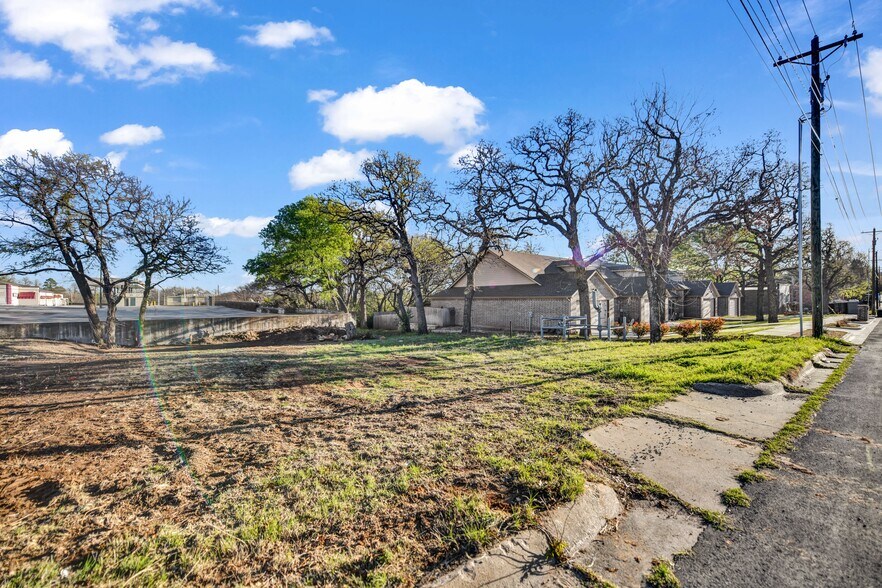 More Photos Of 514 W Oak St, Weatherford Land For Sale