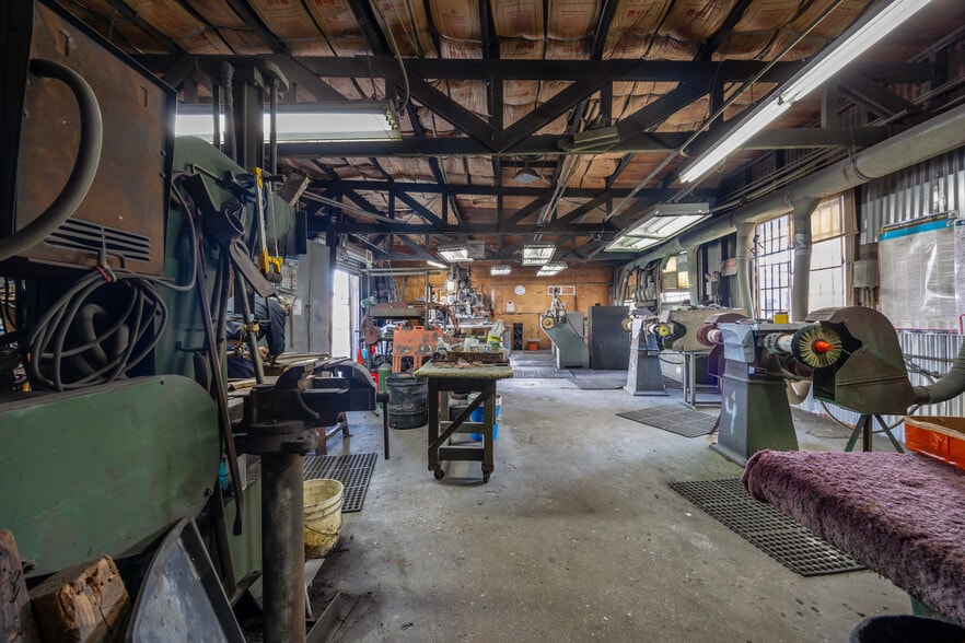 More Photos Of 2455 E 52nd St, Los Angeles Warehouse For Sale