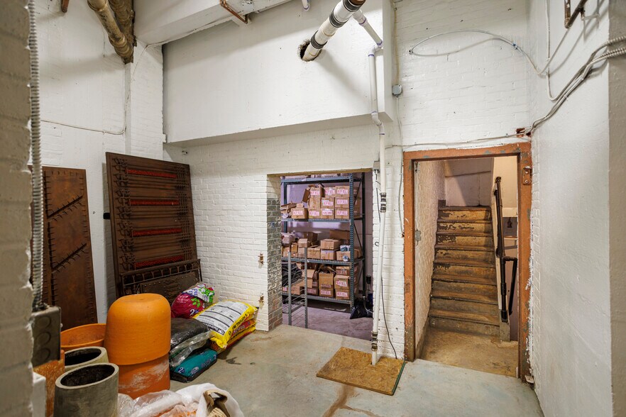 More Photos Of 114 Green Ln, Philadelphia General Retail For Lease