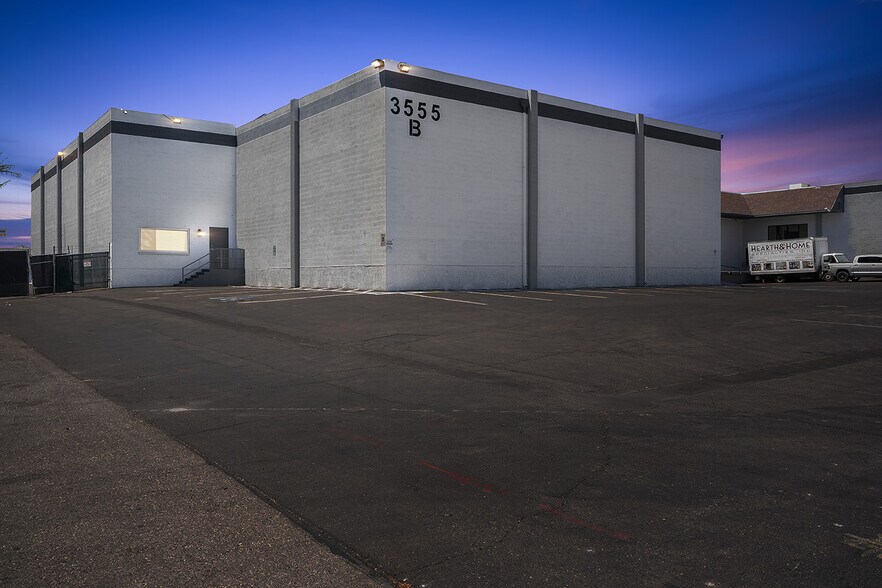 Primary Photo Of 3555 W Quail Ave, Las Vegas Warehouse For Lease