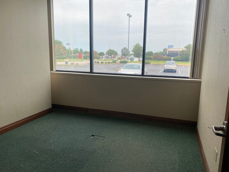 More Photos Of 300 Southtown Blvd, Owensboro Office For Lease