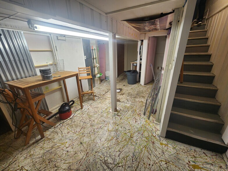 More Photos Of 10 S Crenshaw Ave, Richmond Freestanding For Lease