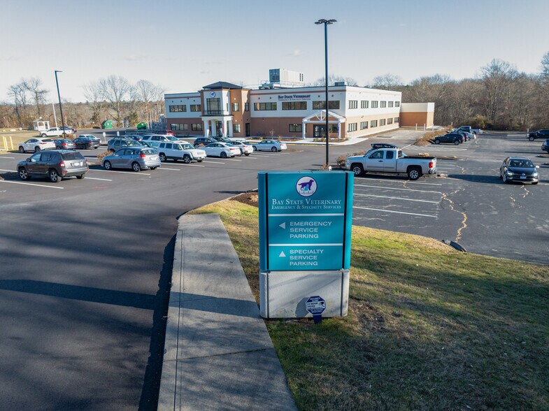 More Photos Of 463 Swansea Mall Dr, Swansea Medical For Sale