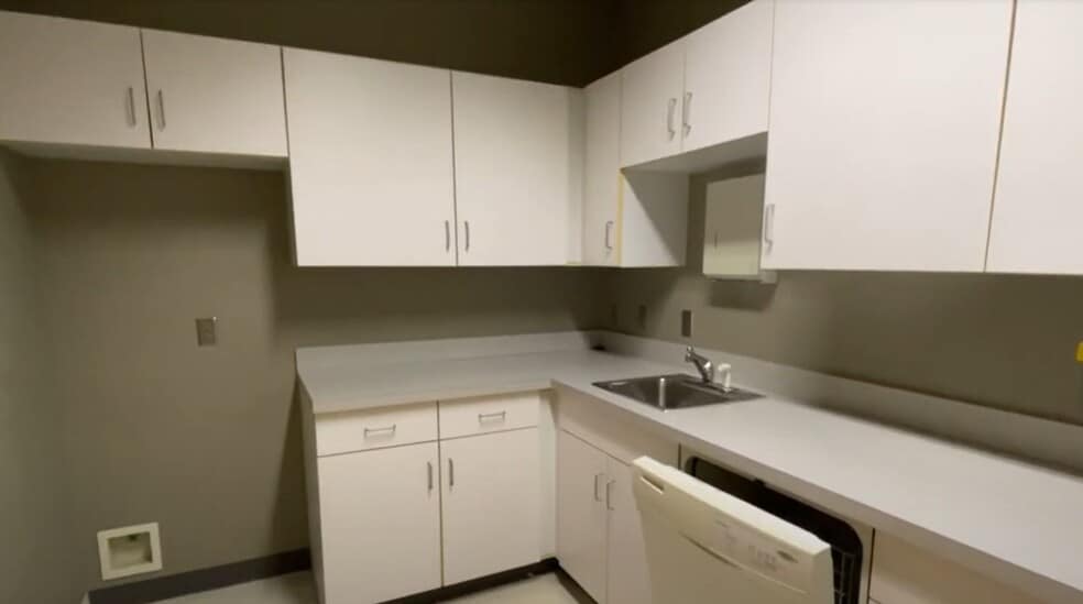 More Photos Of 25 NW Riverside Dr, Evansville Office For Lease