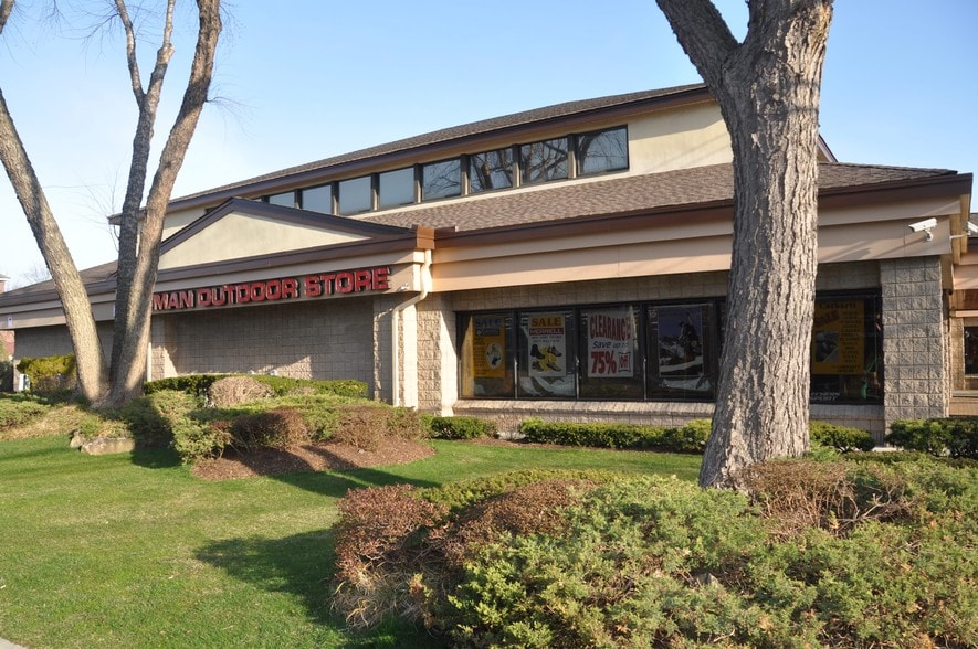 More Photos Of 140-170 Deer Park Ave, Babylon Storefront Retail Office For Lease