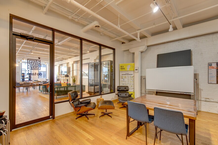 More Photos Of 9-15 W Hubbard St, Chicago Loft Creative Space For Lease